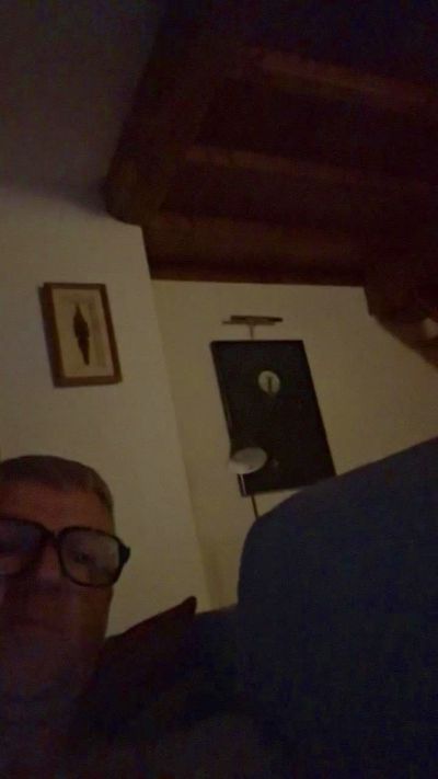 newcal32 live cam on Cam4
