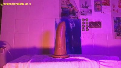 newyearnewhole live cam on Cam4