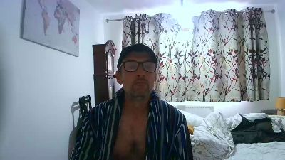 nicholasxxx45 live cam on Cam4