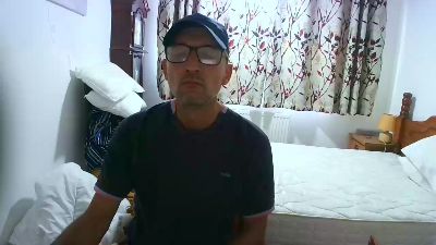 nicholasxxx45 live cam on Cam4