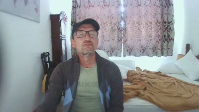 nicholasxxx45 live cam on Cam4