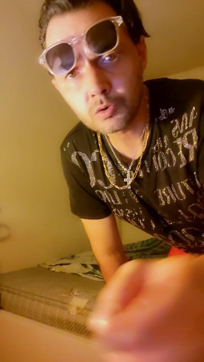 nicolas1904 live cam on Cam4