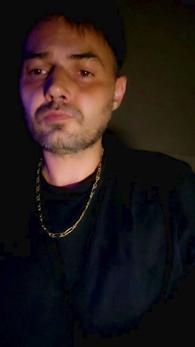 nicolas1904 live cam on Cam4