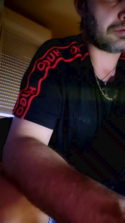 nicolas1904 live cam on Cam4