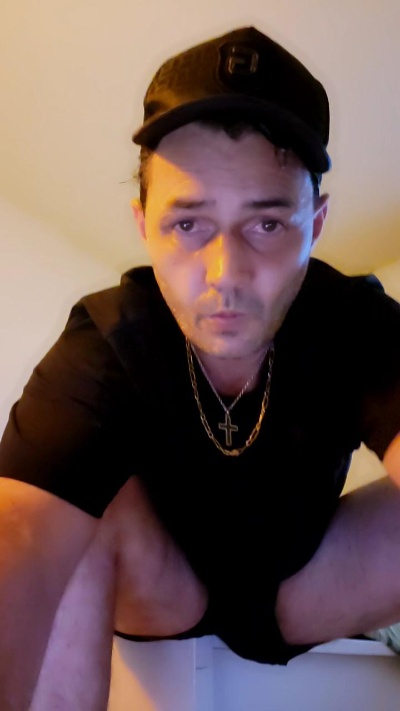 nicolas1904 live cam on Cam4