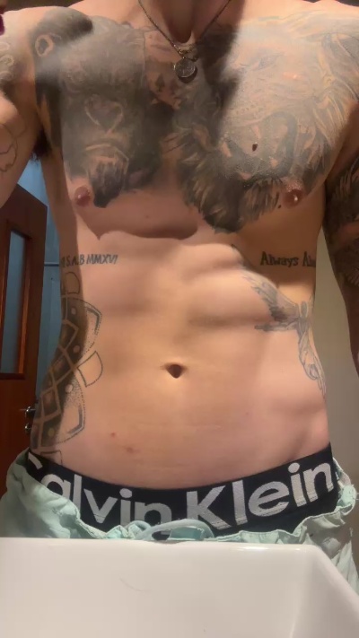nicolas2471 live cam on Cam4