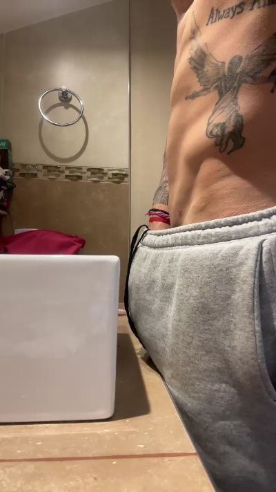 nicolas2471 live cam on Cam4