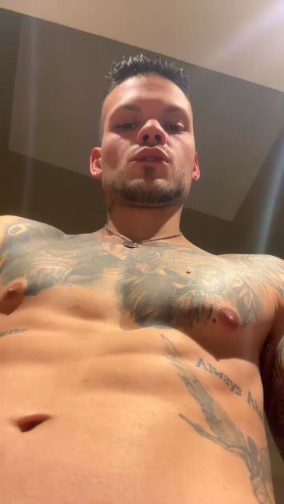 nicolas2471 live cam on Cam4