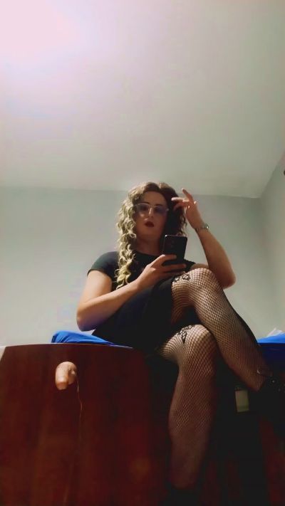 nicole2303 live cam on Cam4