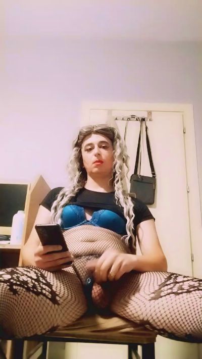 nicole2303 live cam on Cam4