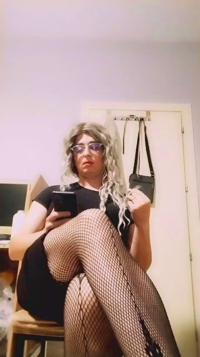 nicole2303 live cam on Cam4