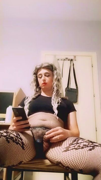 nicole2303 live cam on Cam4