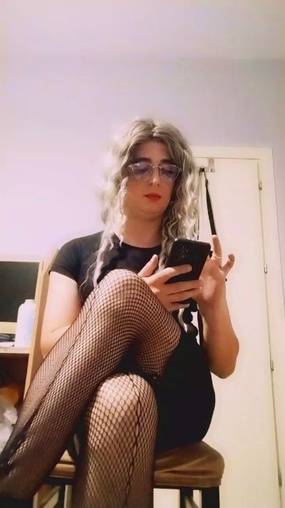 nicole2303 live cam on Cam4