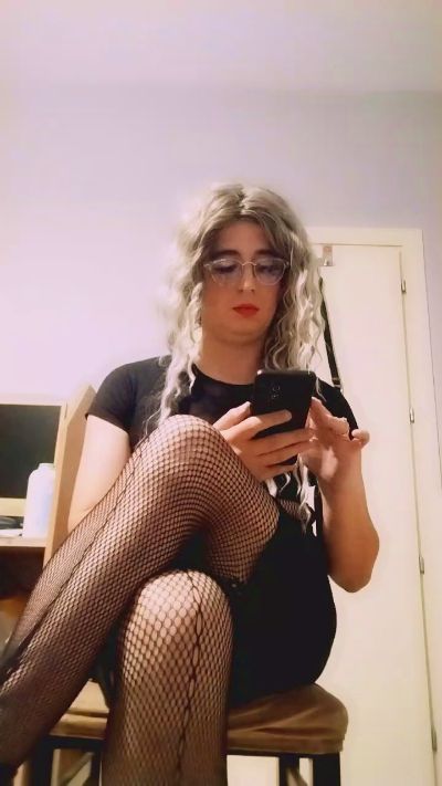 nicole2303 live cam on Cam4