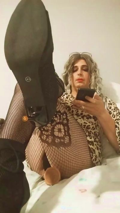 nicole2303 live cam on Cam4