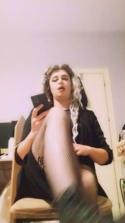 nicole2303 live cam on Cam4