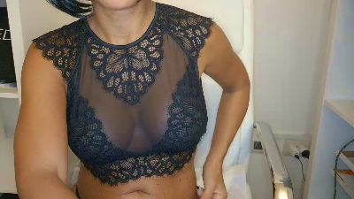 nicole84 live cam on Cam4