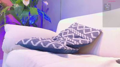 nikii_doll live cam on Cam4
