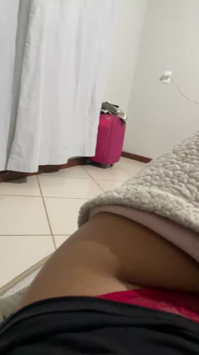 nikki_hot live cam on Cam4