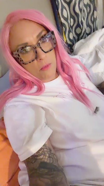 nikkilogan live cam on Cam4