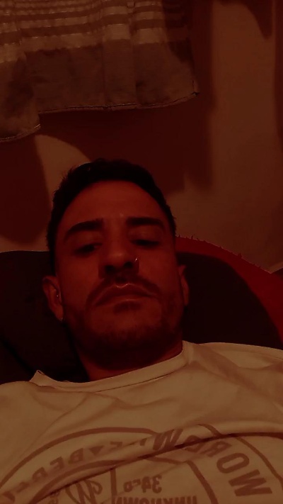 nikola243 live cam on Cam4