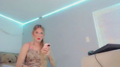 nikole_brith live cam on Cam4