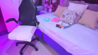 ninahazee live cam on Cam4