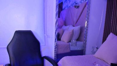 ninahazee live cam on Cam4