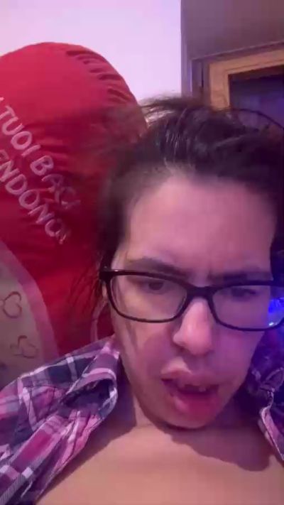 ninetta88 live cam on Cam4