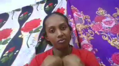 ninie22 live cam on Cam4
