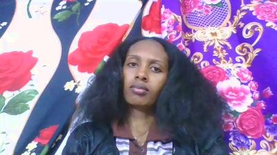 ninie22 live cam on Cam4