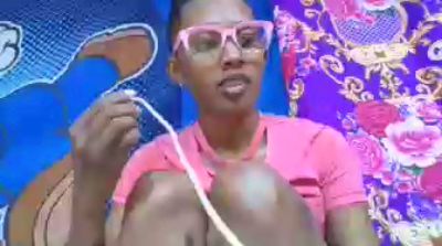 ninie22 live cam on Cam4