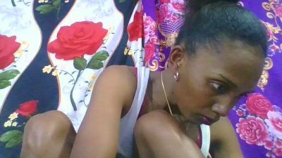 ninie22 live cam on Cam4