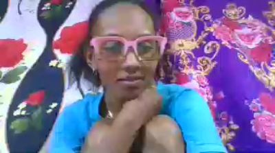 ninie22 live cam on Cam4