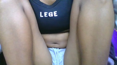ninie22 live cam on Cam4
