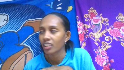 ninie22 live cam on Cam4