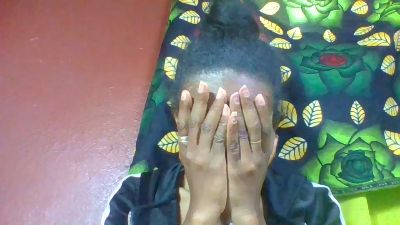 ninie22 live cam on Cam4