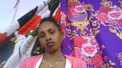 ninie22 live cam on Cam4
