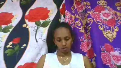 ninie22 live cam on Cam4