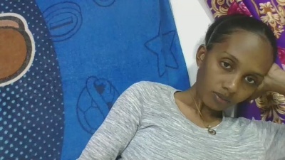 ninie22 live cam on Cam4