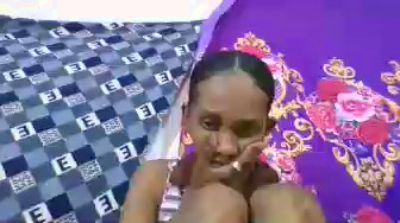 ninie22 live cam on Cam4