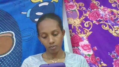 ninie22 live cam on Cam4