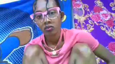 ninie22 live cam on Cam4