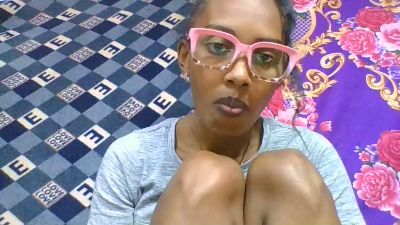 ninie22 live cam on Cam4
