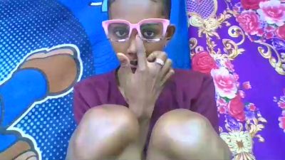 ninie22 live cam on Cam4