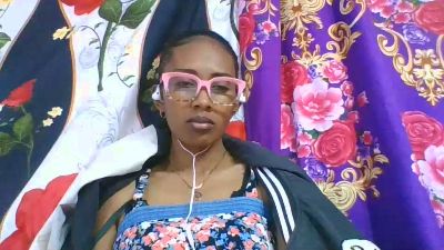 ninie22 live cam on Cam4