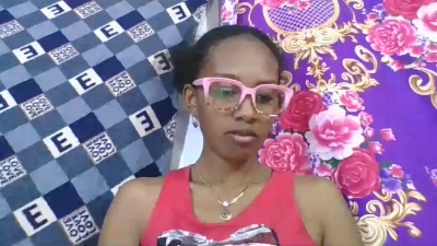 ninie22 live cam on Cam4