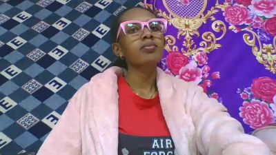 ninie22 live cam on Cam4