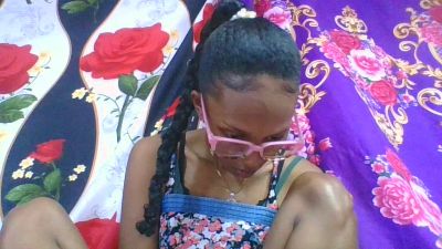 ninie22 live cam on Cam4