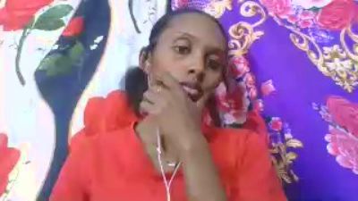 ninie22 live cam on Cam4